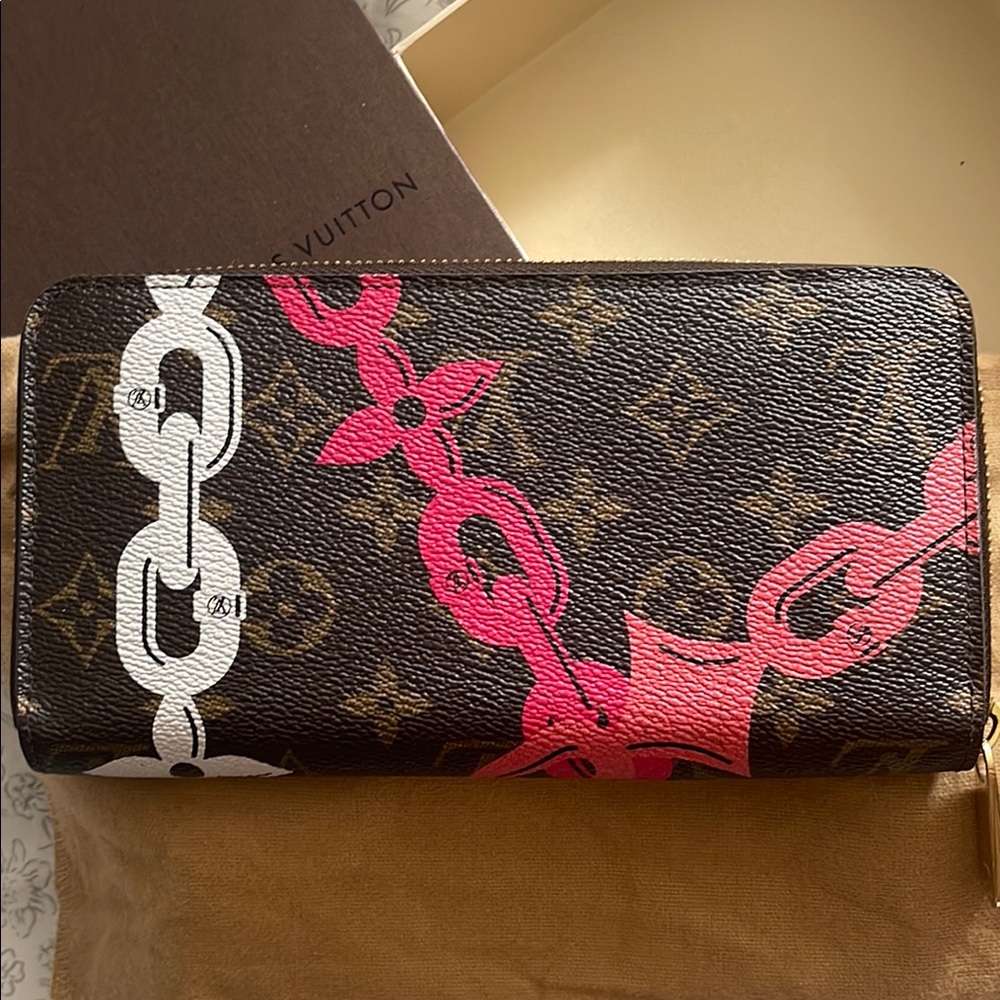 Louis Vuitton Monogram chain flower print design zippy Wallet - Picture 4 of 10